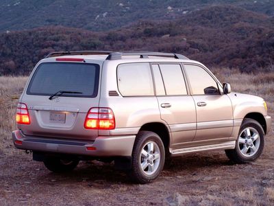 Автостекла Toyota Land Cruiser 100 c установкой в Москве